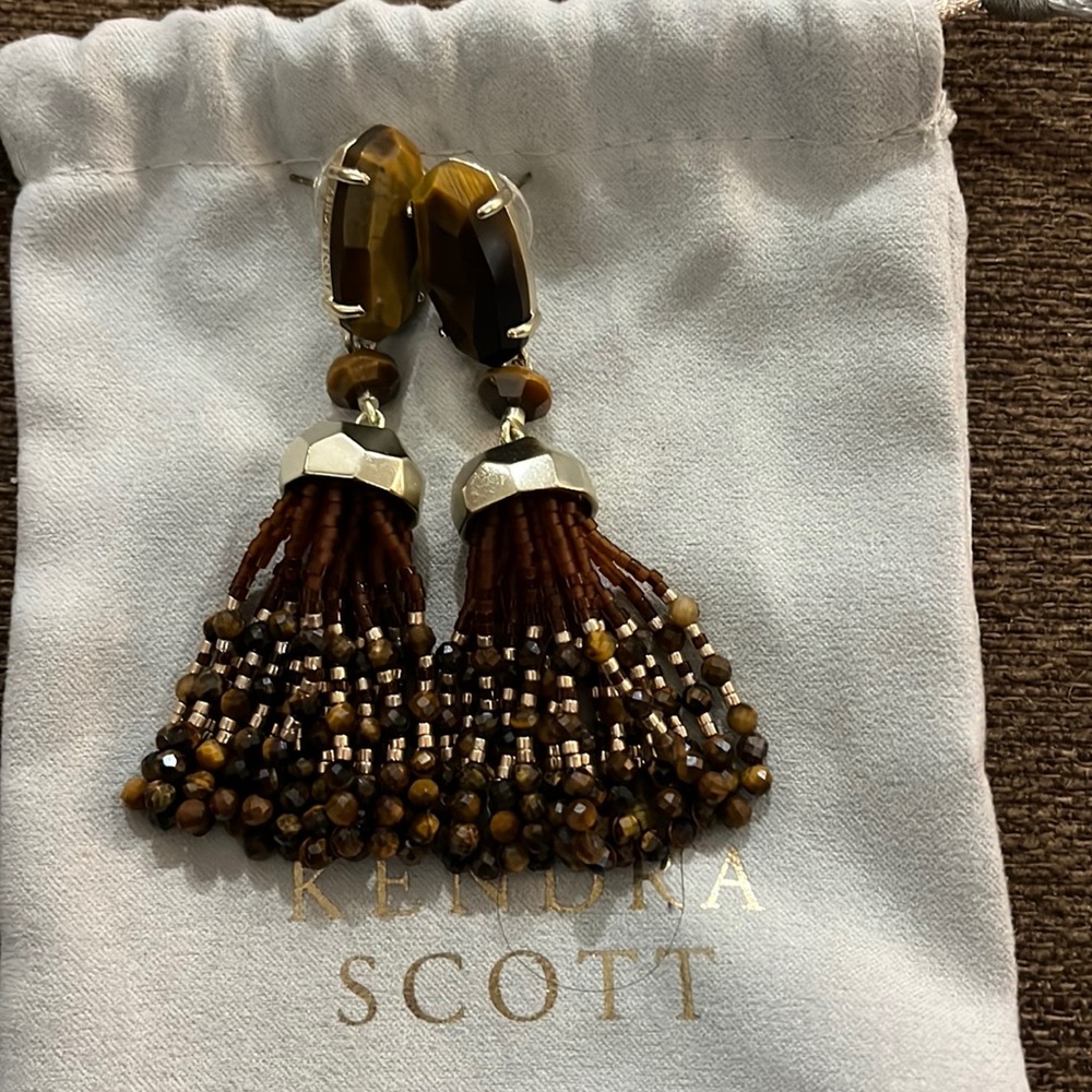 Authentic KENDRA SCOTT Dove Statement Earrings